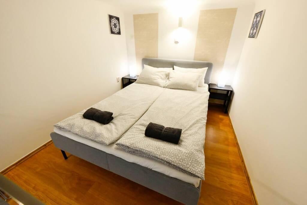 Cosy Two Bedroom Flat In Rottenbiller Str,Sky บูดาเปสต์ ภายนอก รูปภาพ